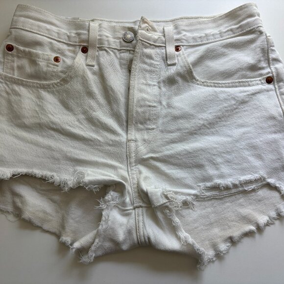 Levi’s White 501 Buttonfly Jean Shorts Size 26 - Picture 2 of 15